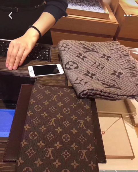 Louis Vuitton Scarf LVS7760D Louis Vuitton Scarf LVS7760D