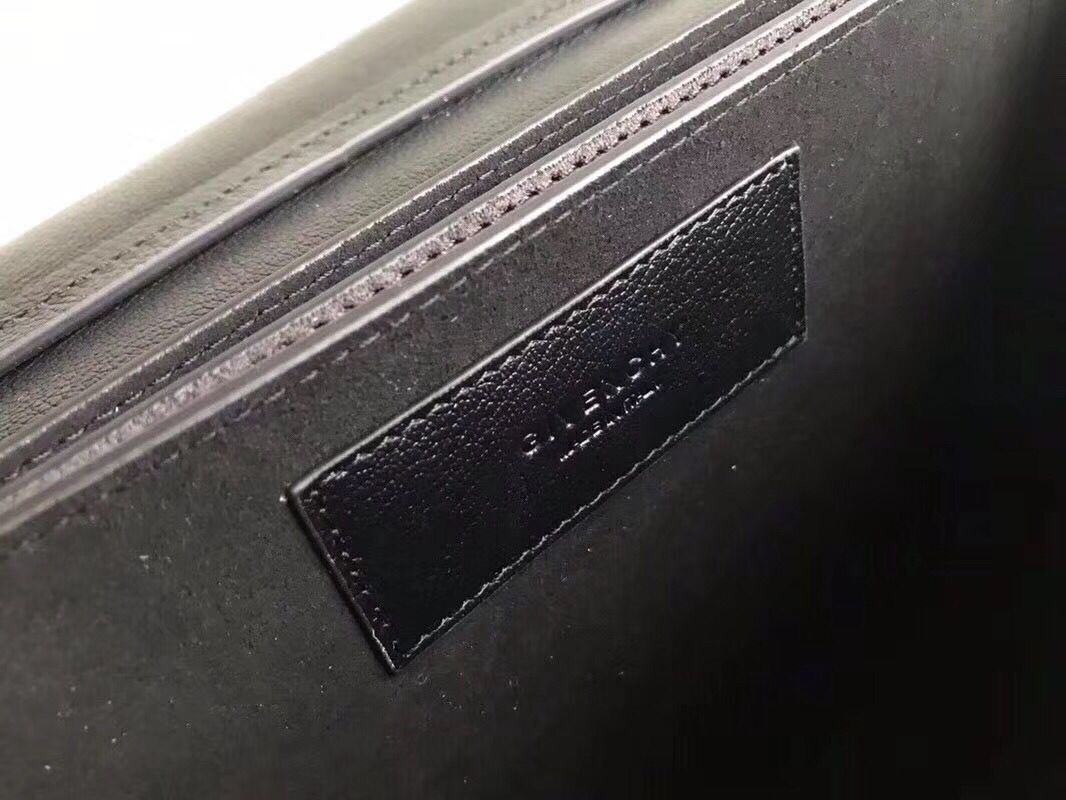 GIVENCHY GV3 medium leather shoulder bag 9741 black