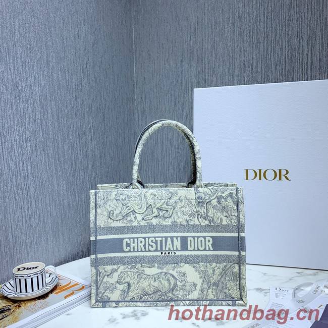 SMALL DIOR BOOK TOTE Embroidered M1296-3