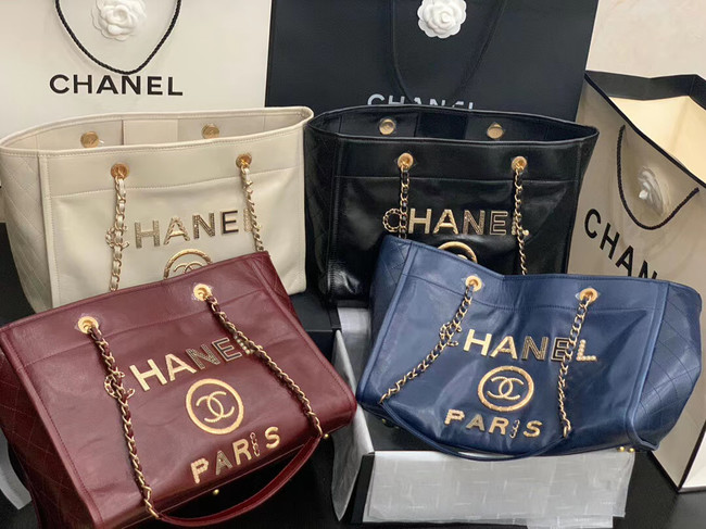 Chanel shopping bag A67001 Ecru