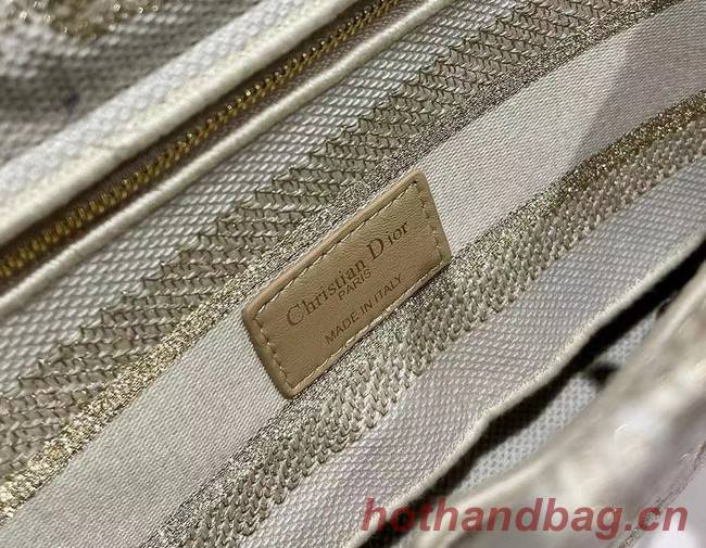 Dior MEDIUM LADY D-LITE BAG Embroidered M0565OJA cream