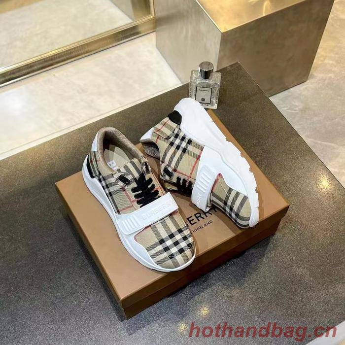 Burberry shoes BU00011