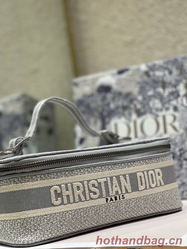 DIOR DIORTRAVEL VANITY CASE grey Dior Oblique Embroidery S5481VR