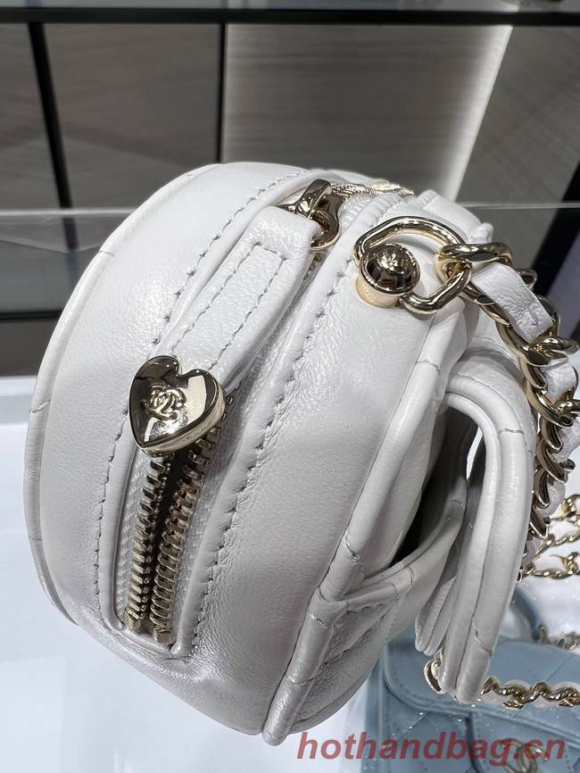 Chanel 2022S Love Heart mini Lambskin Crossbody Chain Bag AO2784 White