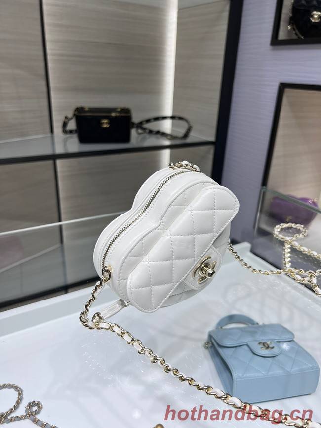 Chanel 2022S Love Heart mini Lambskin Crossbody Chain Bag AO2784 White