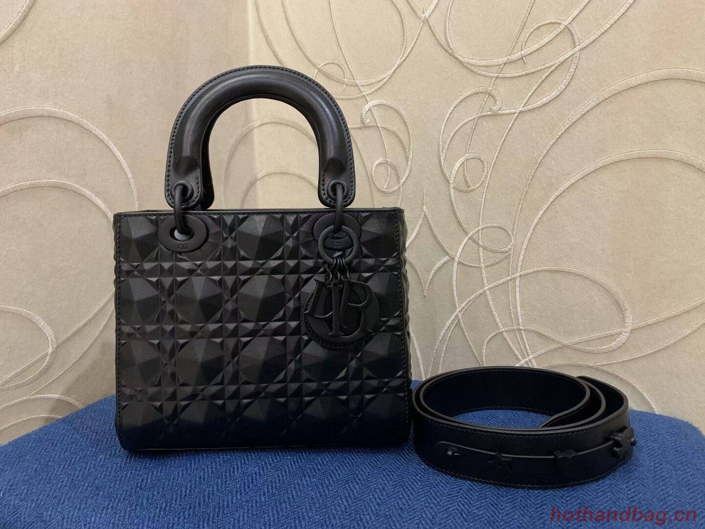 MEDIUM LADY DIOR BAG Cannage Calfskin C2813 black