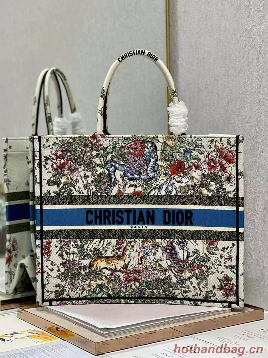 DIOR BOOK TOTE Embroidery C1286-30 white