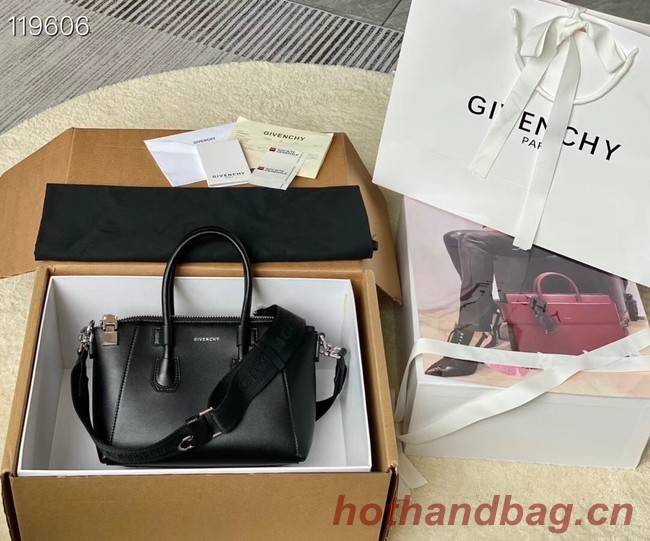 Givenchy Grained Original Calfskin Small Antigona Bag BB0273 black