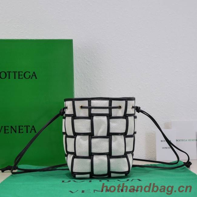 Bottega Veneta Mini intreccio leather crossbody bucket bag 680217 Natural&black