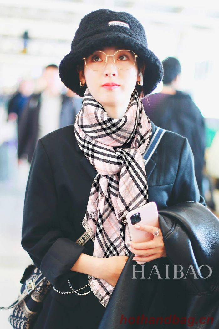 Burberry Scarf BBC00107