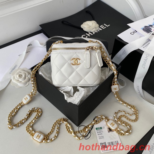 CHANEL SMALL VANITY WITH CHAIN Lambskin & Gold-Tone Metal AP2931 White