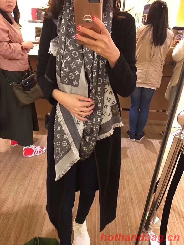 Louis Vuitton Scarf LVC00326