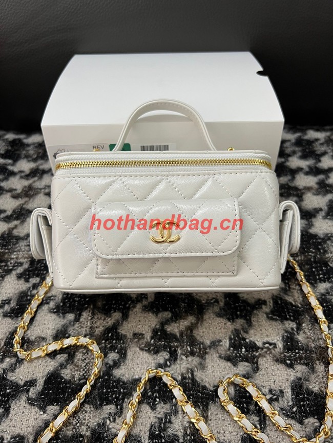 CHANEL VANITY WITH CHAIN 68112 white