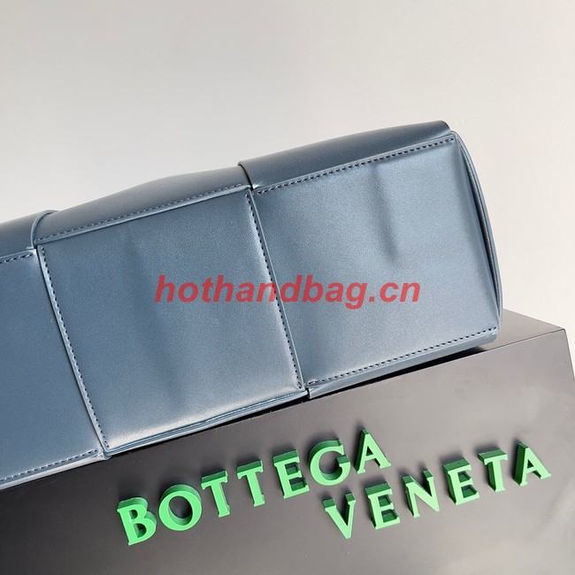 Bottega Veneta ARCO TOTE Large intrecciato grained leather tote bag 652868 blue