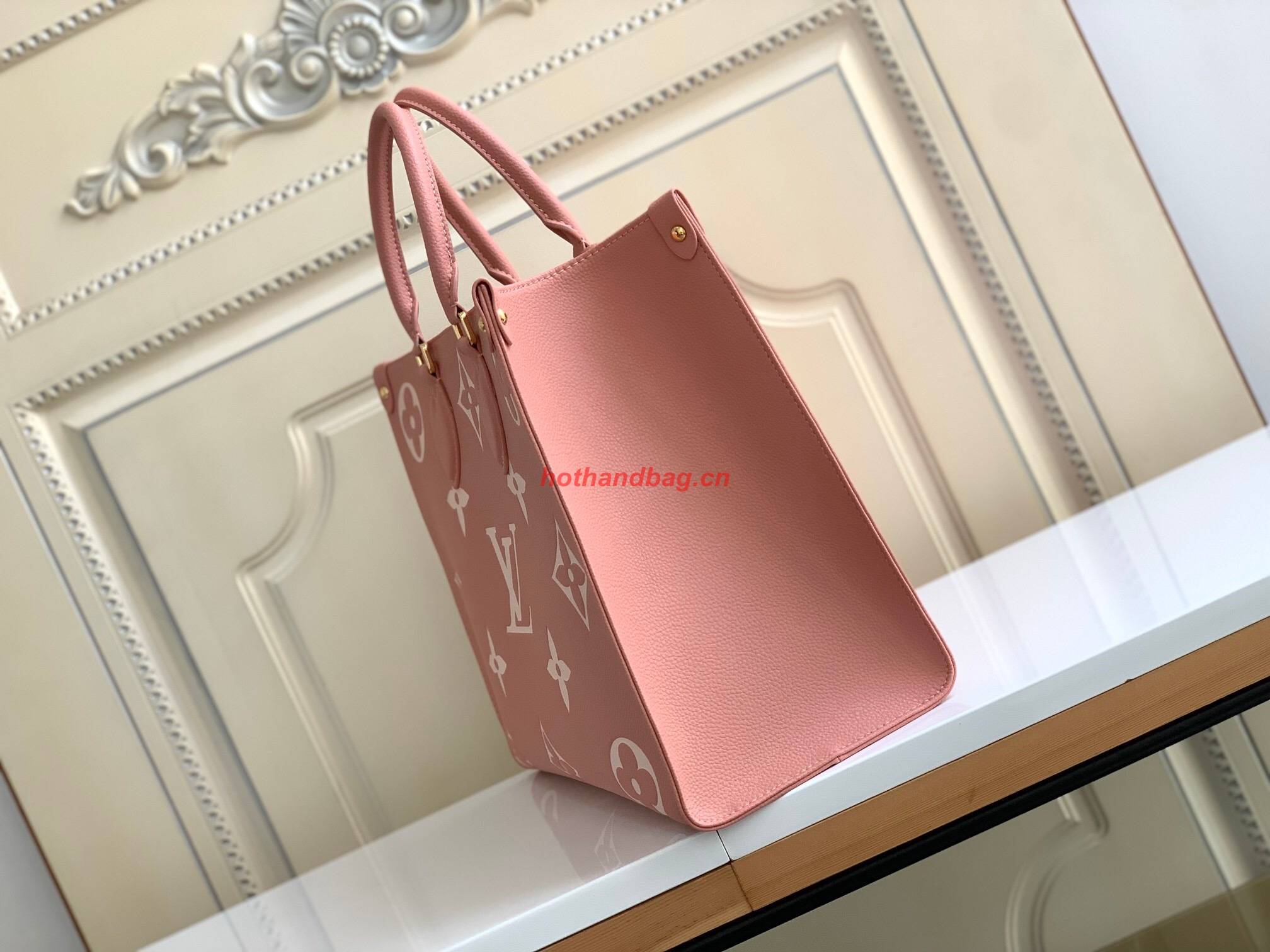 Louis Vuitton ONTHEGO MM M46286 Trianon Pink