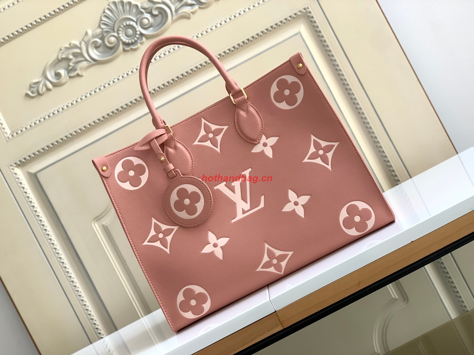 Louis Vuitton ONTHEGO MM M46286 Trianon Pink