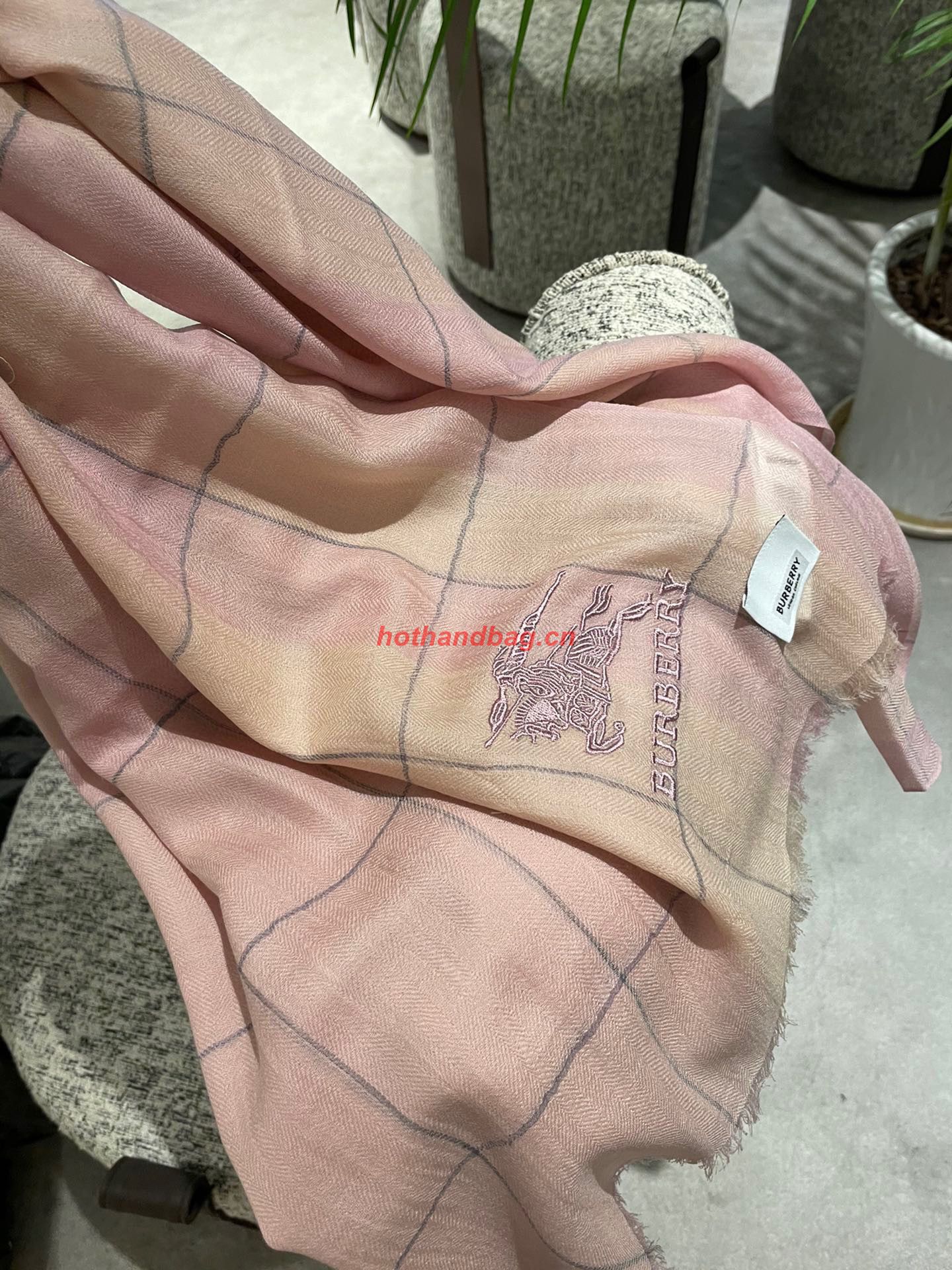 Burberry Wool Scarf BB6320 Pink