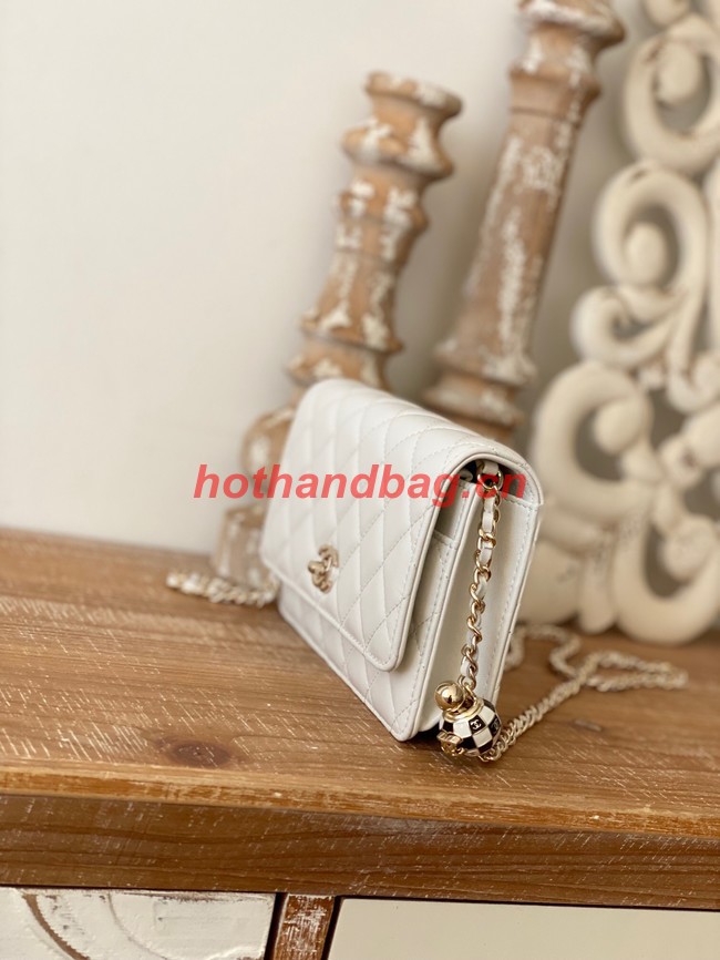 CHANEL WALLET ON CHAIN  AP1450 white