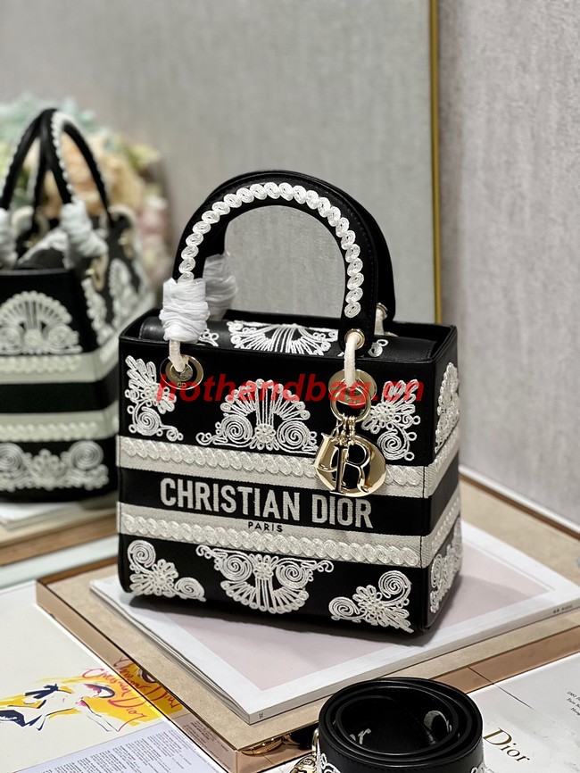 DIOR MEDIUM LADY D-LITE BAG Black and White Ornamental Cornely-Effect Embroidery M0565O