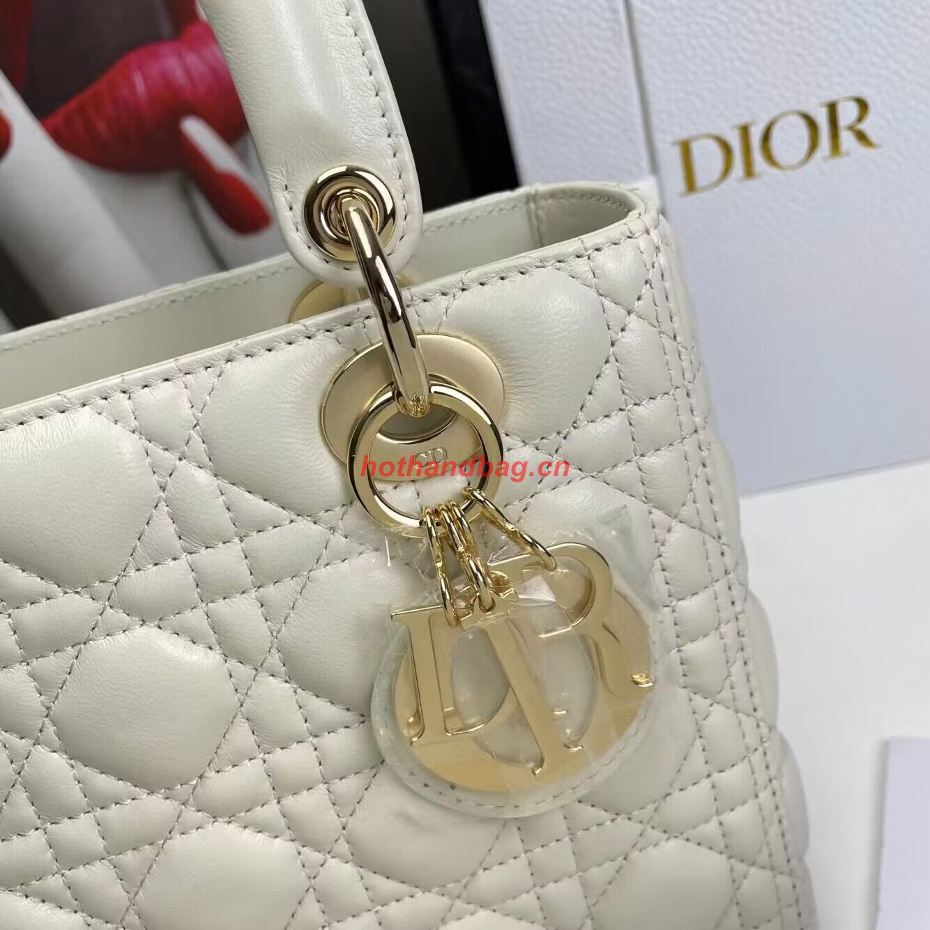 MEDIUM LADY DIOR BAG Cannage Lambskin M0565E off white&gold