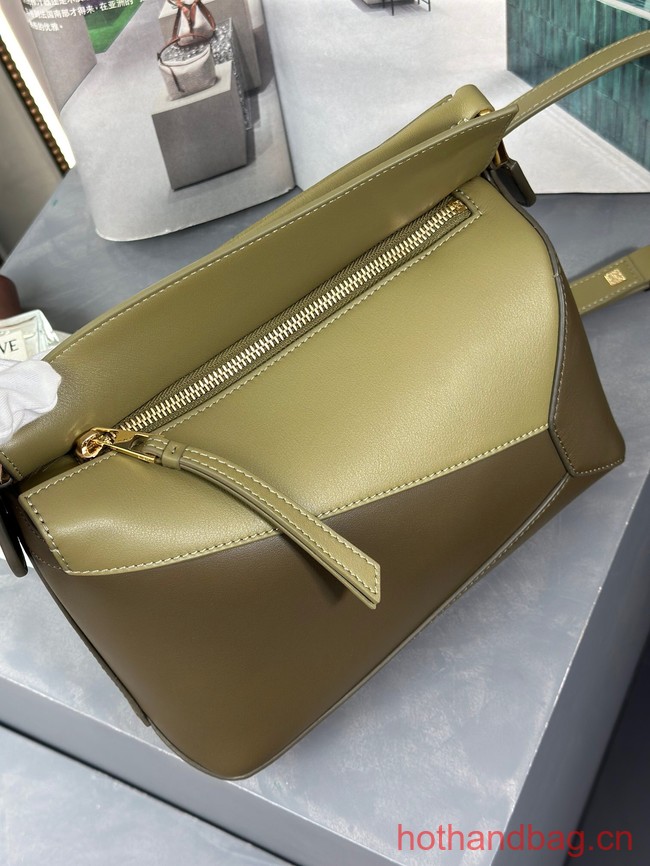 Loewe Classic leather Puzzle bag 47398 Olive Green&khaki green