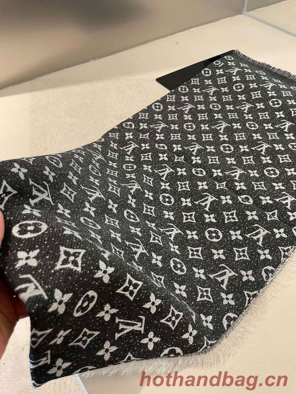 Louis Vuitton Scarf LVC00438