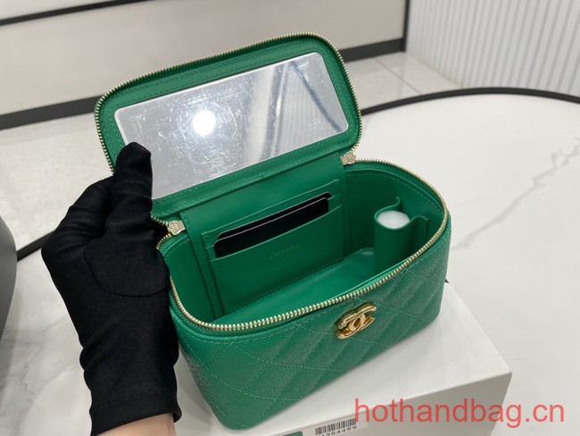 Chanel CLUTCH WITH CHAIN A68130 green