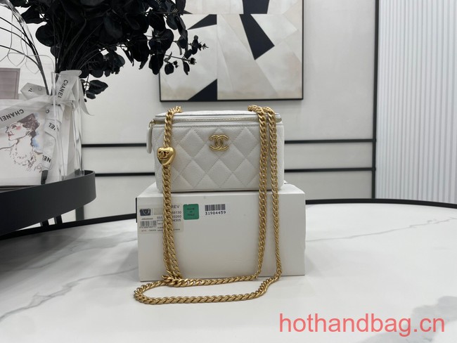 Chanel CLUTCH WITH CHAIN A68130 white