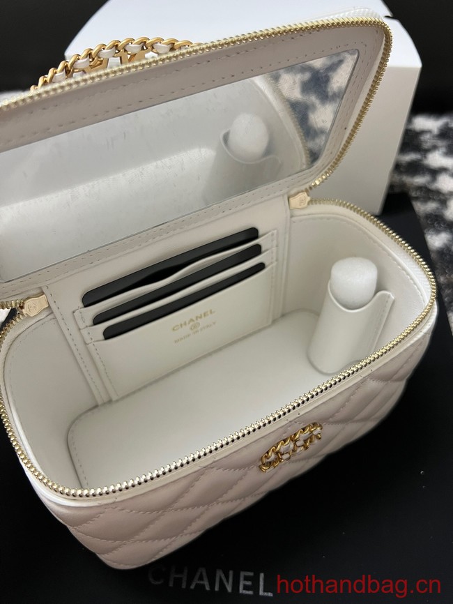 CHANEL CLUTCH WITH CHAIN AP3747 white