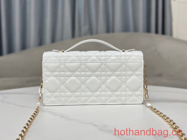 MISS DIOR MINI BAG Patent Cannage Calfskin S0980O white