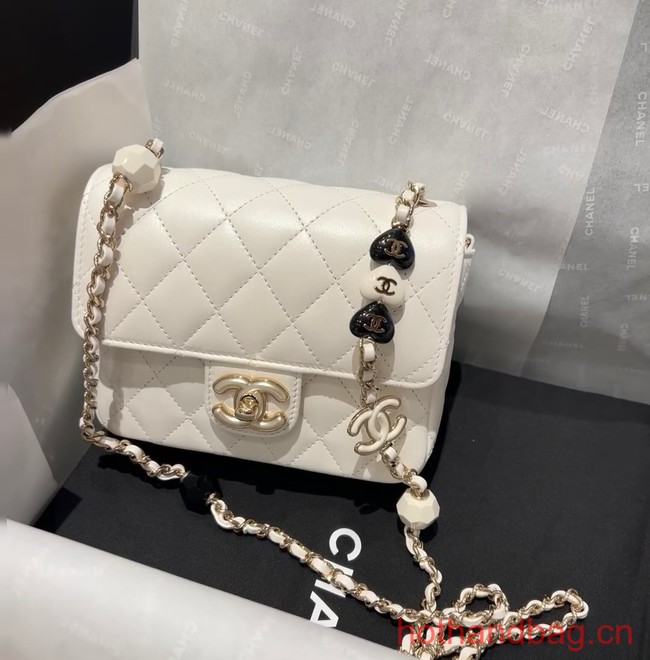 Chanel CLUTCH WITH CHAIN A23P WHITE