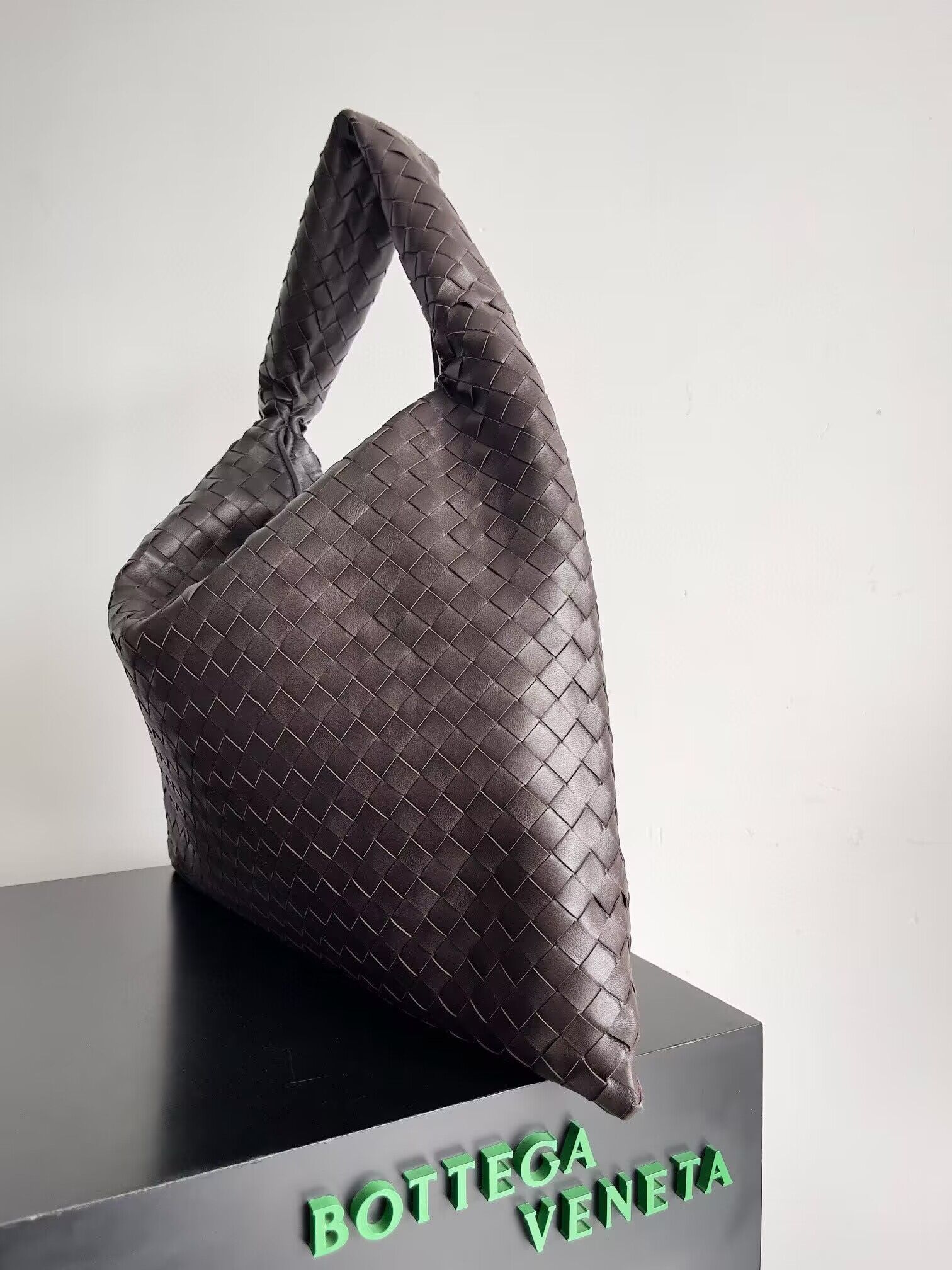 Bottega Veneta Large Hop 763970 dark brown