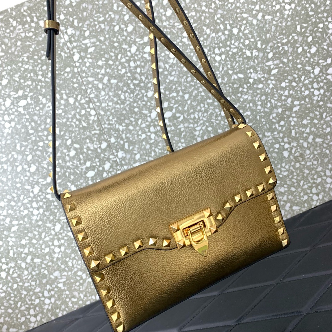 VALENTINO GARAVANI Loco Calf leather bag A0322 gold