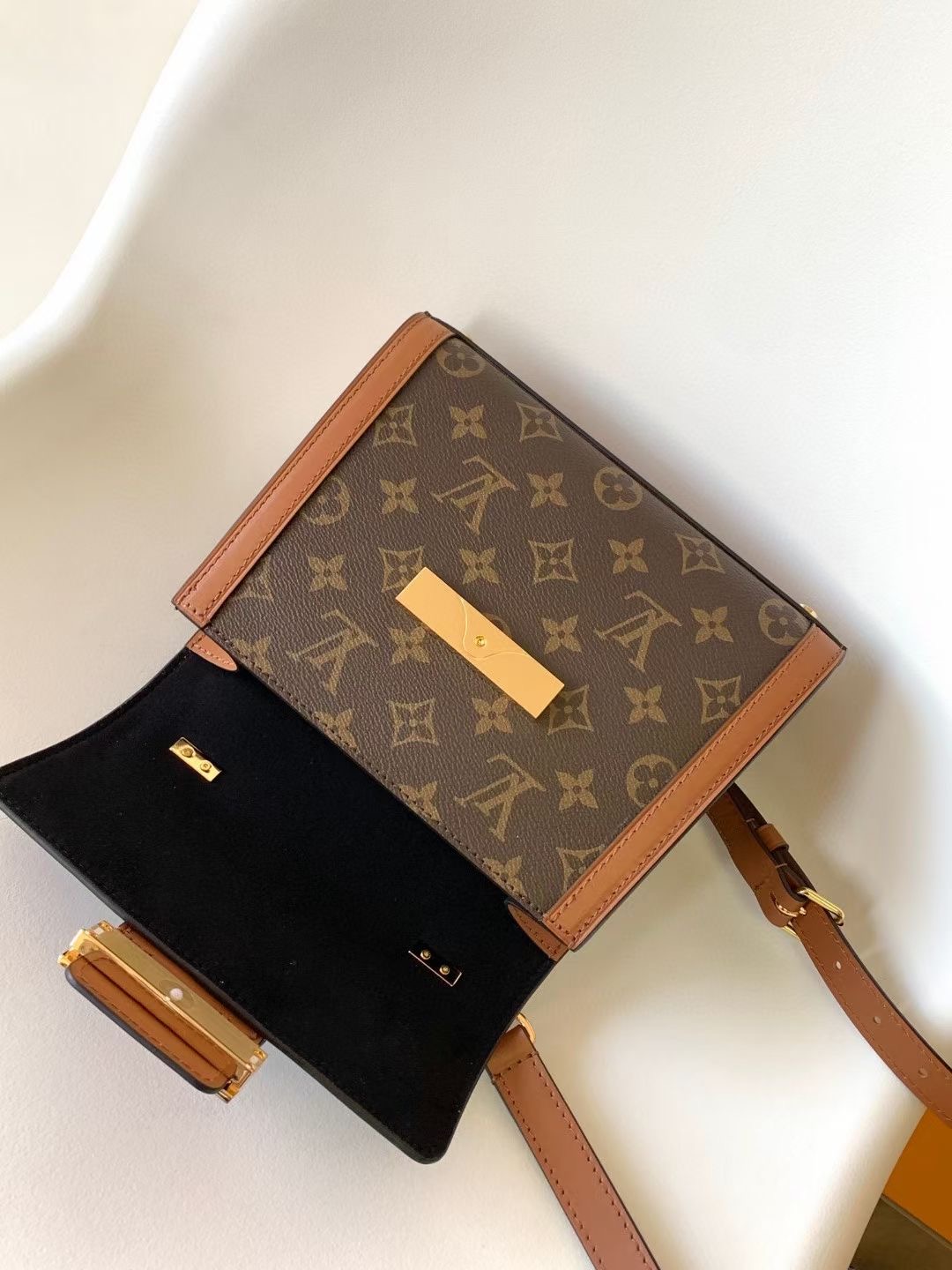 Louis Vuitton Dauphine Capitale M46751