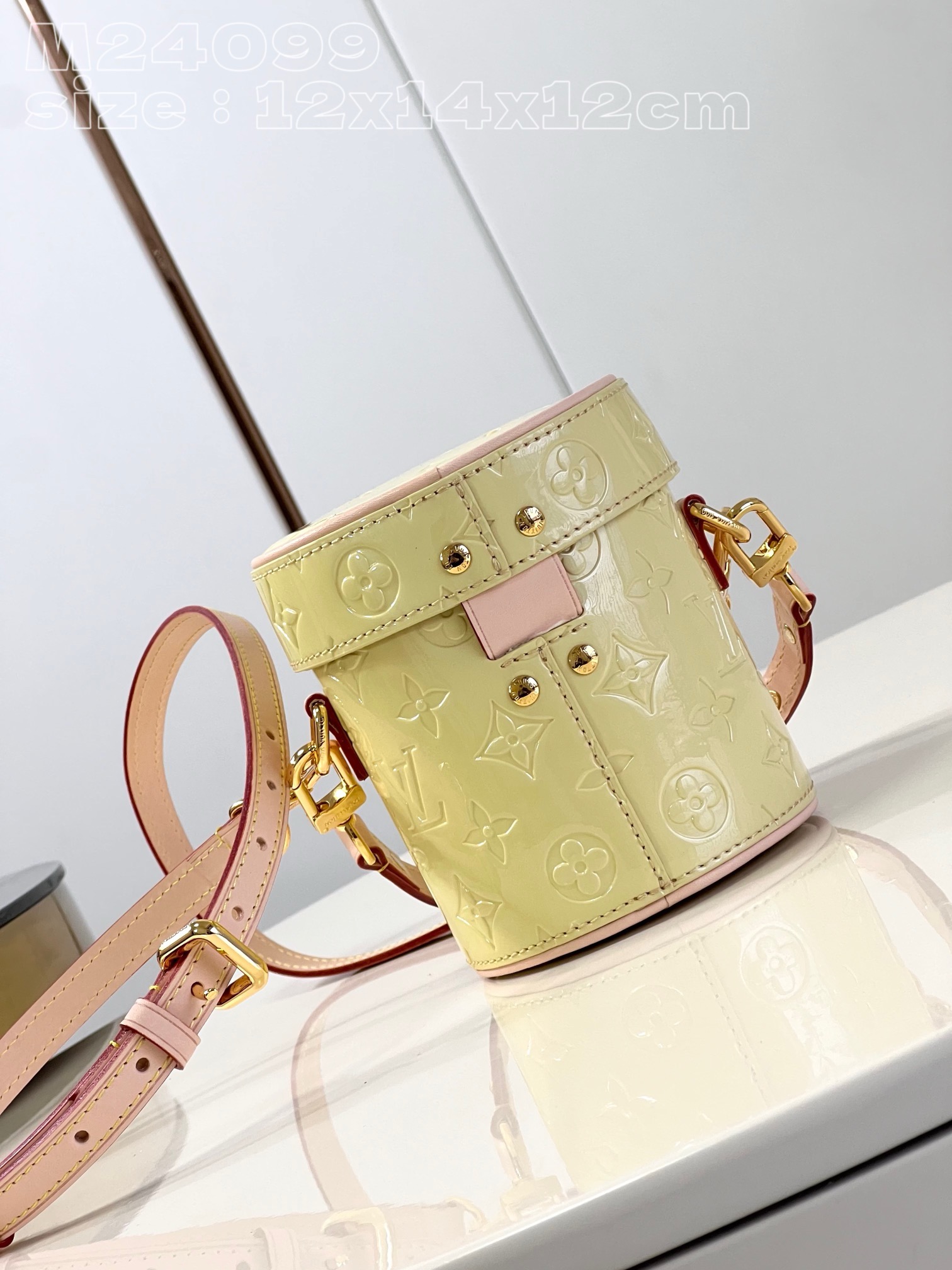 Louis Vuitton Astor M24099 Chic and Yellow