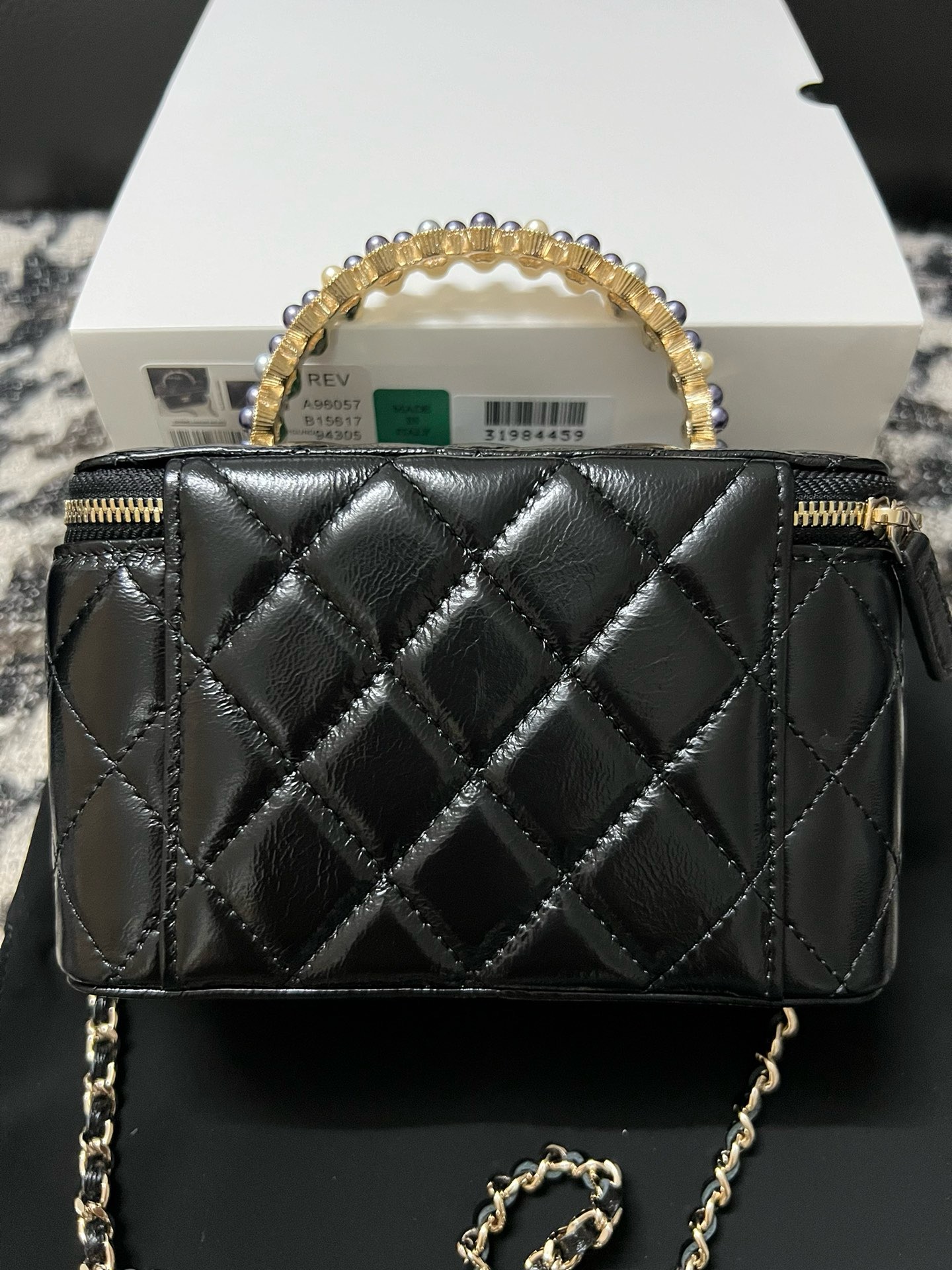 CHANEL CLUTCH WITH CHAIN AB3747 black