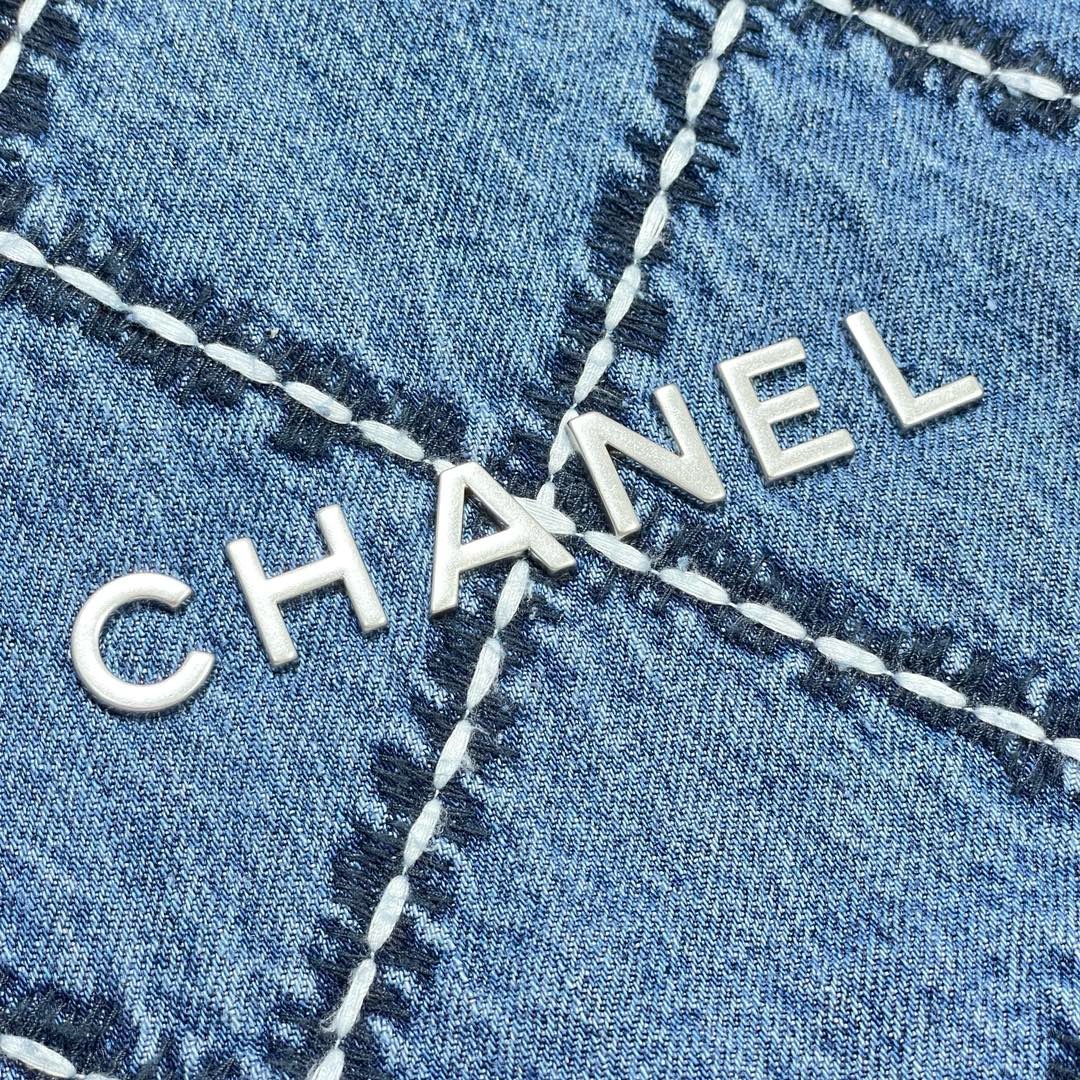 CHANEL 22 MINI HANDBAG AS3260 Denim