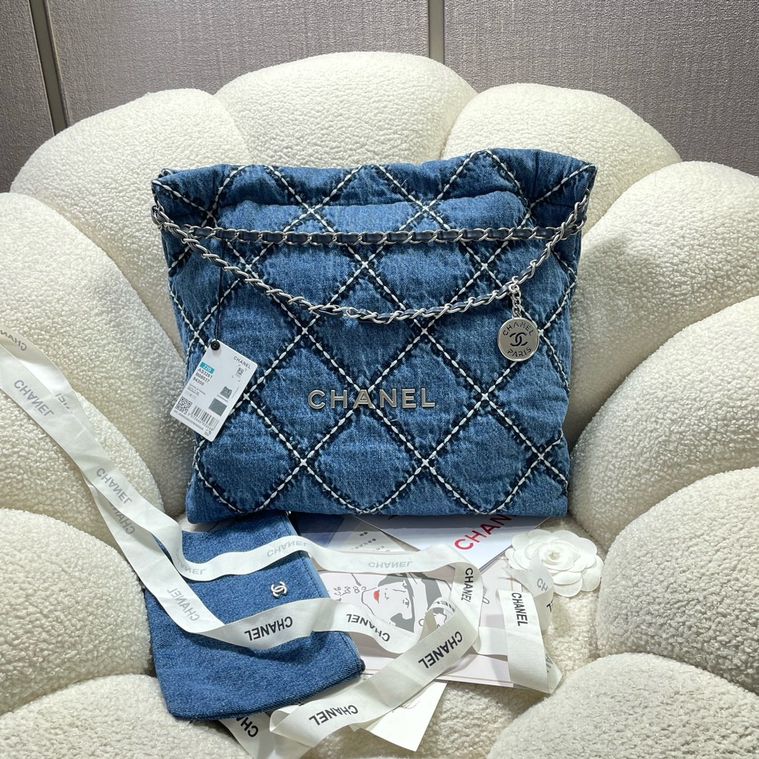 CHANEL 22 SMALL HANDBAG AS3261 Denim