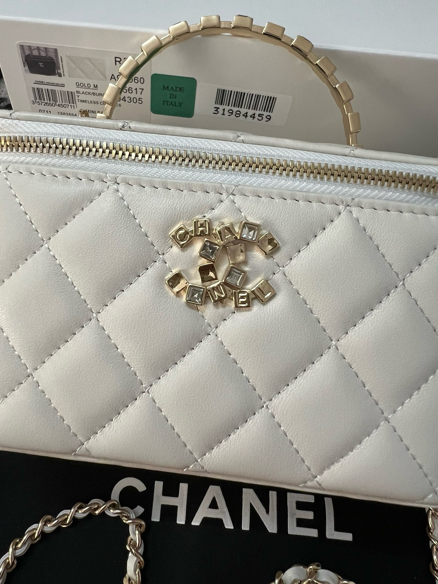 CHANEL CLUTCH WITH CHAIN AB3747 WHITE