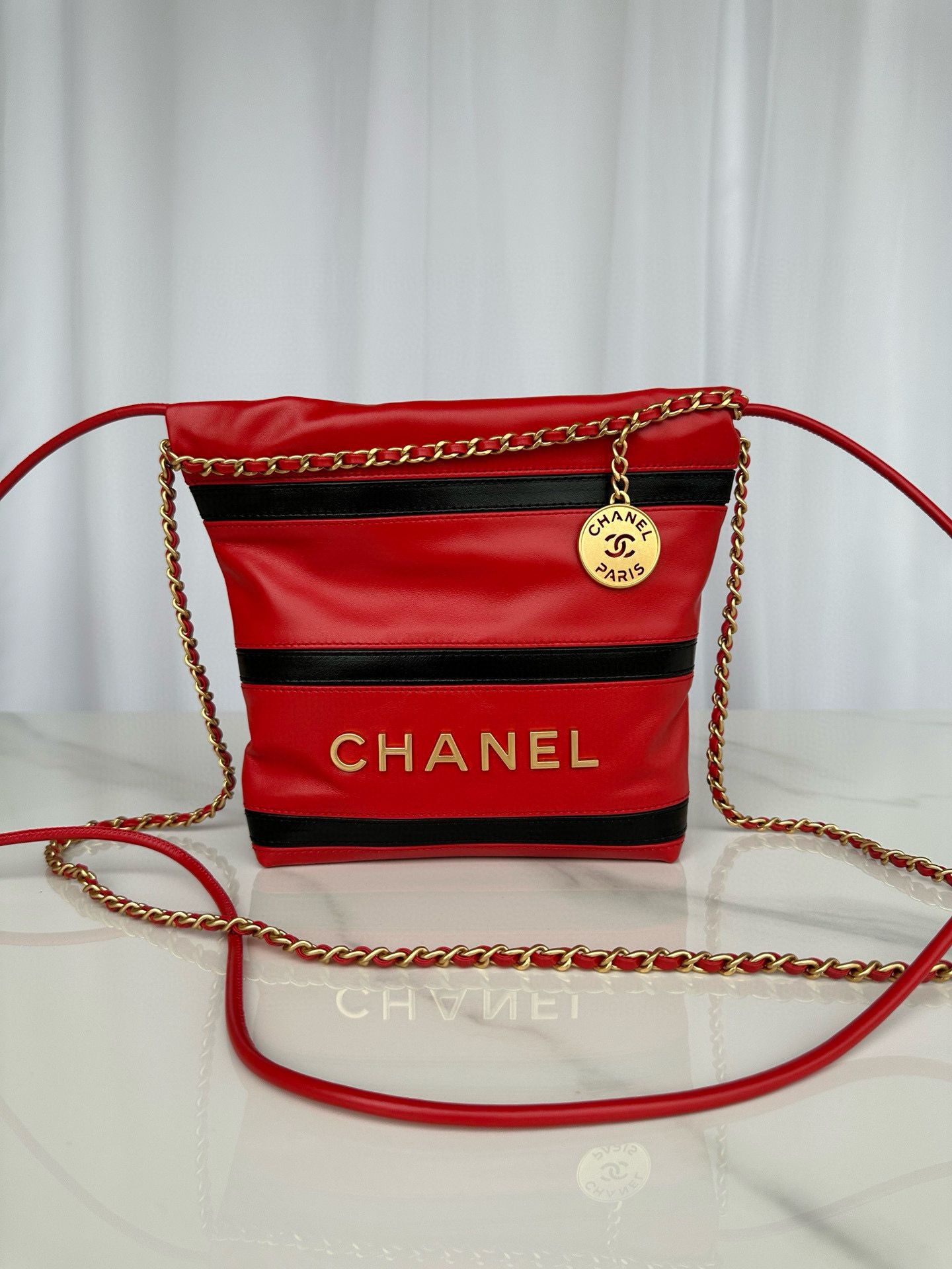 CHANEL 22 HANDBAG Calfskin & Gold-Tone Metal AS3980 Red&Black