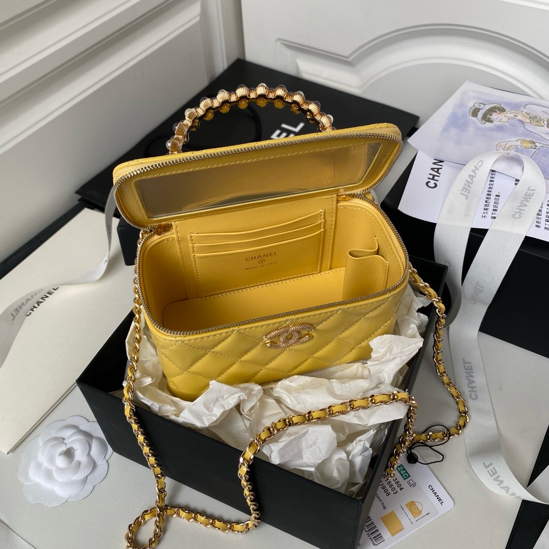 CHANEL CLUTCH WITH CHAIN AP3804 yellow