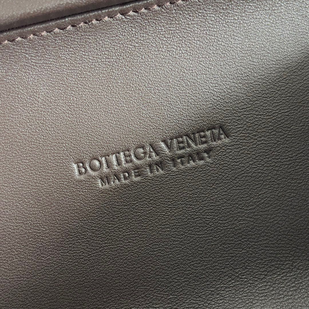 Bottega Veneta Knot Original Leather Chain Bag 717622 Fondant