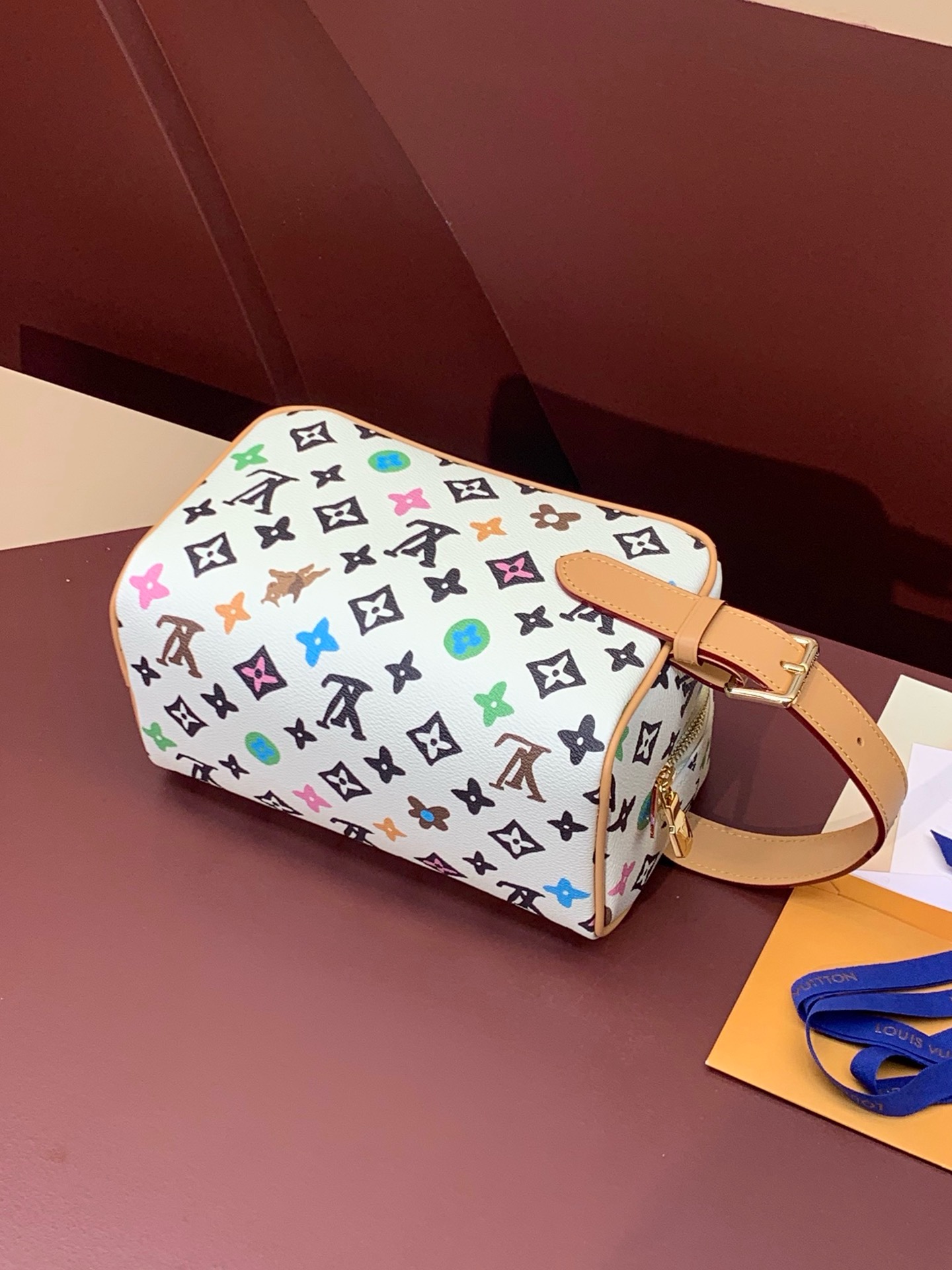 Louis Vuitton Locker Dopp Kit M47069 white