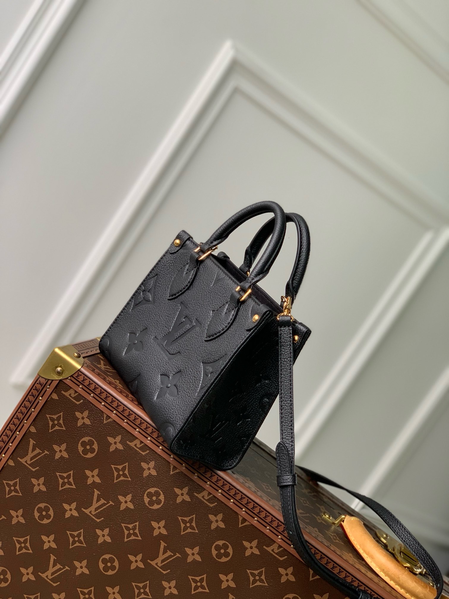 Louis Vuitton OnTheGo BB M46993 black