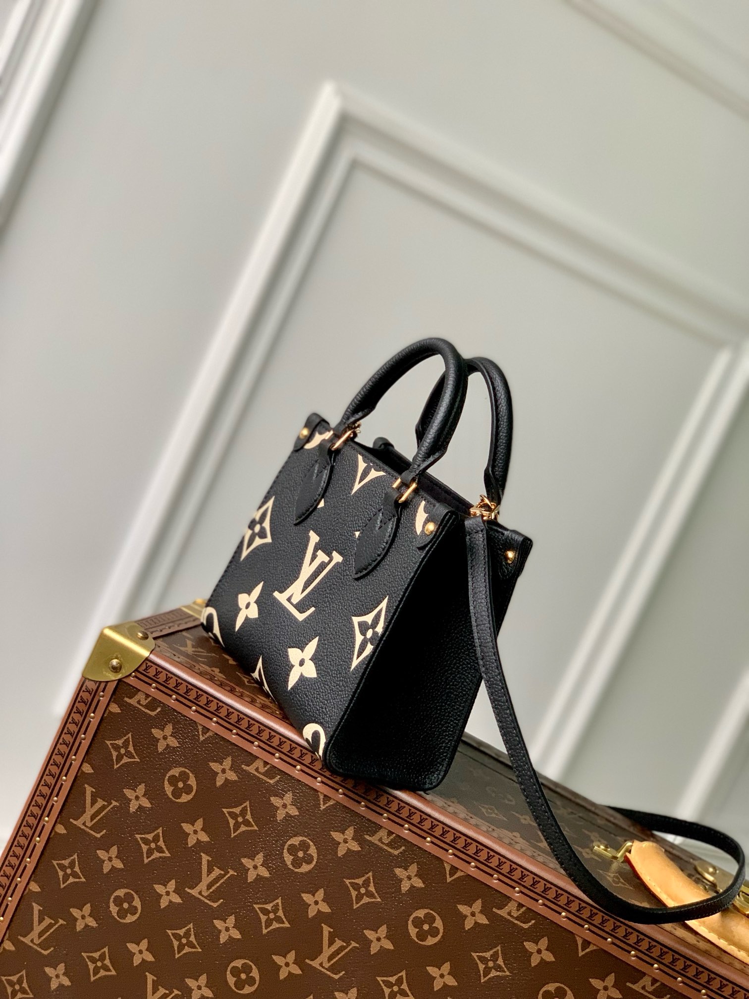 Louis Vuitton OnTheGo BB M47054 black&Cream