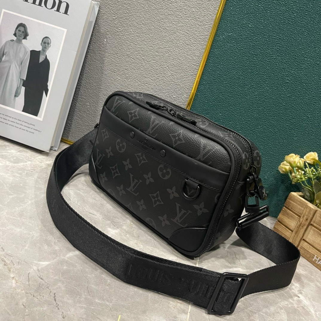 Louis Vuitton Alpha Messenger M31069 black