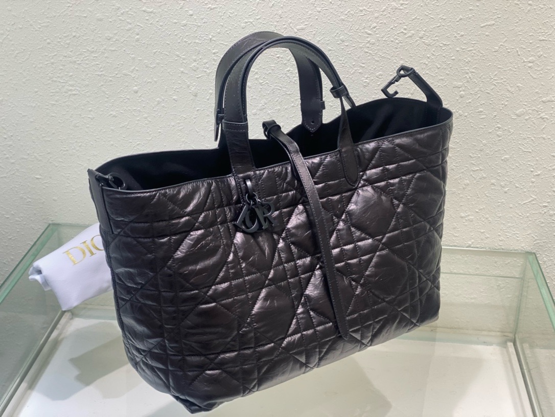 Large Dior Toujours Bag Black Macrocannage Crinkled Calfskin M2820SN