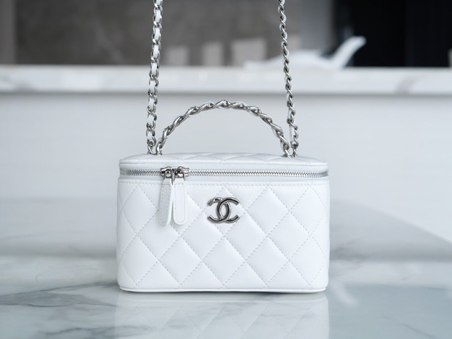 CHANEL 23K CLUTCH WITH CHAIN AP3768 white