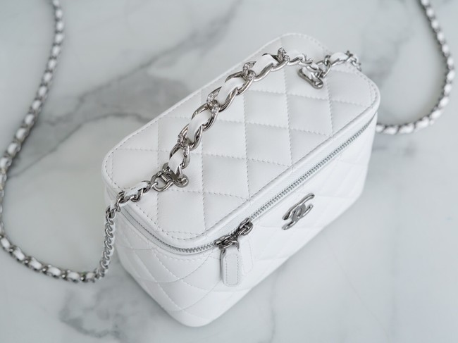 CHANEL 23K CLUTCH WITH CHAIN AP3768 white