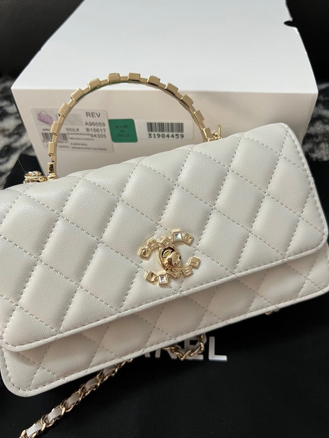 CHANEL CLUTCH WITH CHAIN AP3803 white